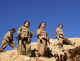 PKK kadın teröristleri infaz ediyor! PKK kadın teröristleri infaz ediyor!